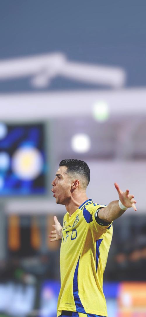 28+10！库里成为史上拿到25分+10板年纪最大的控卫（28+10！库里刷新纪录，成史上达成25分+10篮板的最年长控卫）