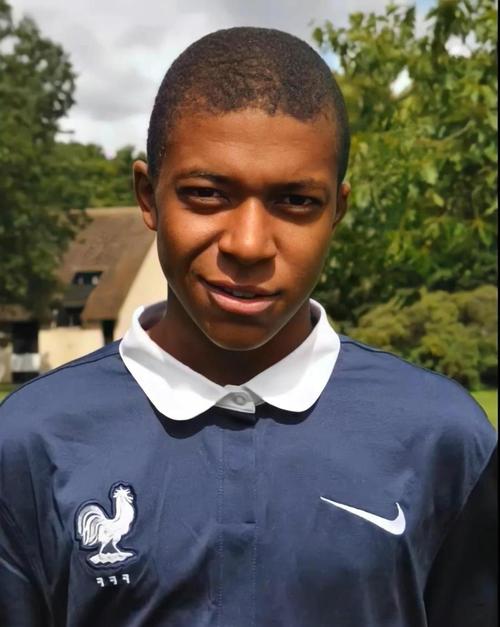 NBA季后赛展望：东部、西部首轮对阵（NBA季后赛前瞻：东西部首轮对决一览）